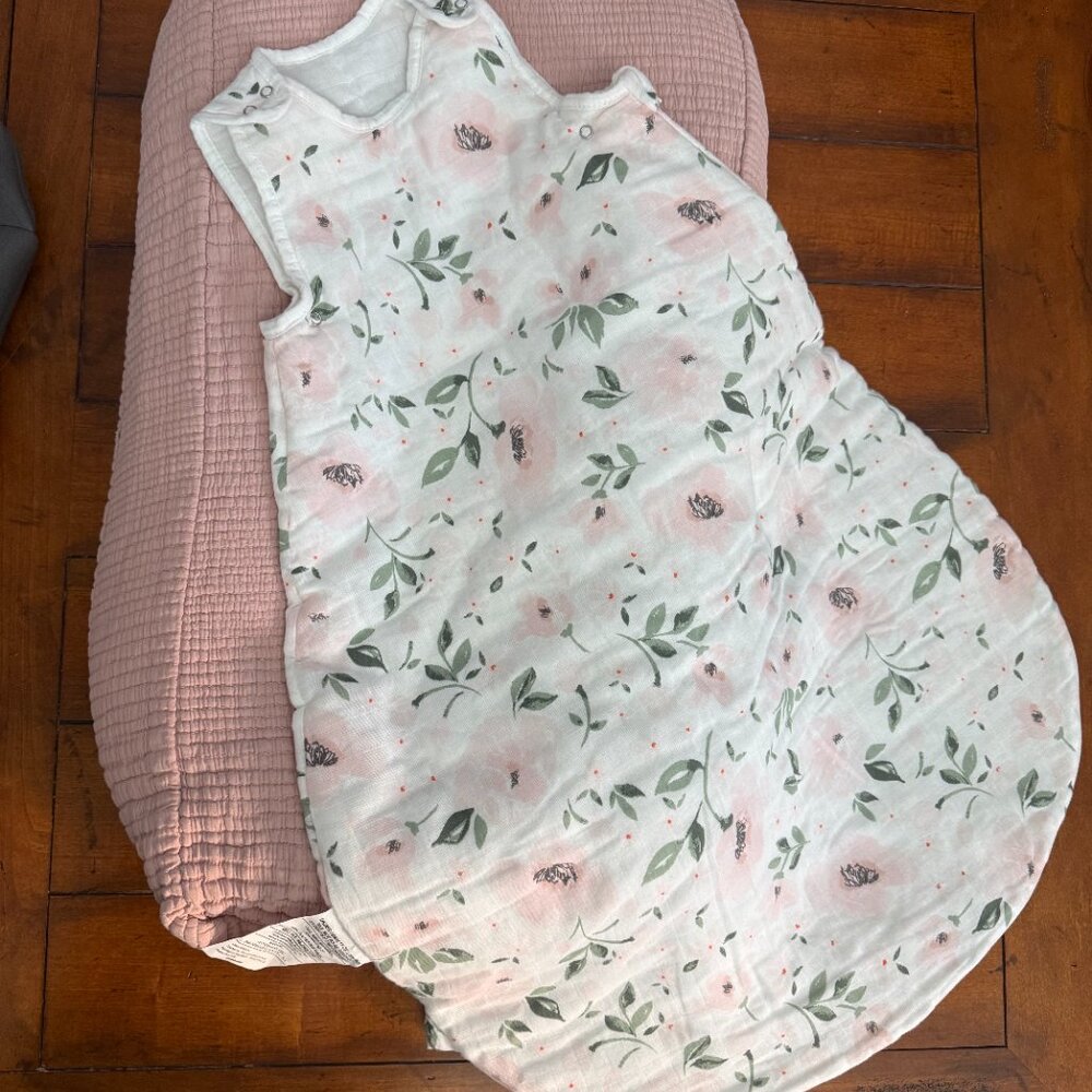 Snuggle Me Organic Infant Lounger (Gumdrop) With Covers and SleepSack - Picture 9 of 11